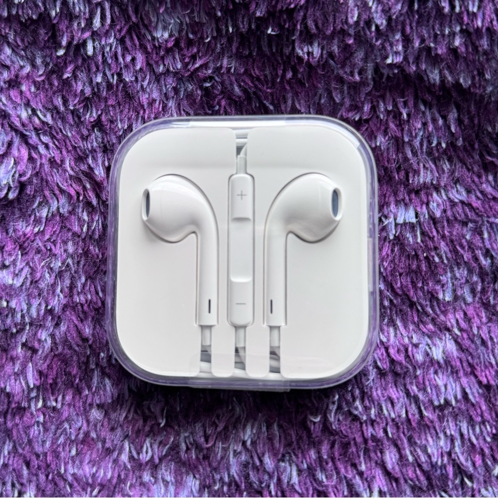 White Wired Earbuds with Case